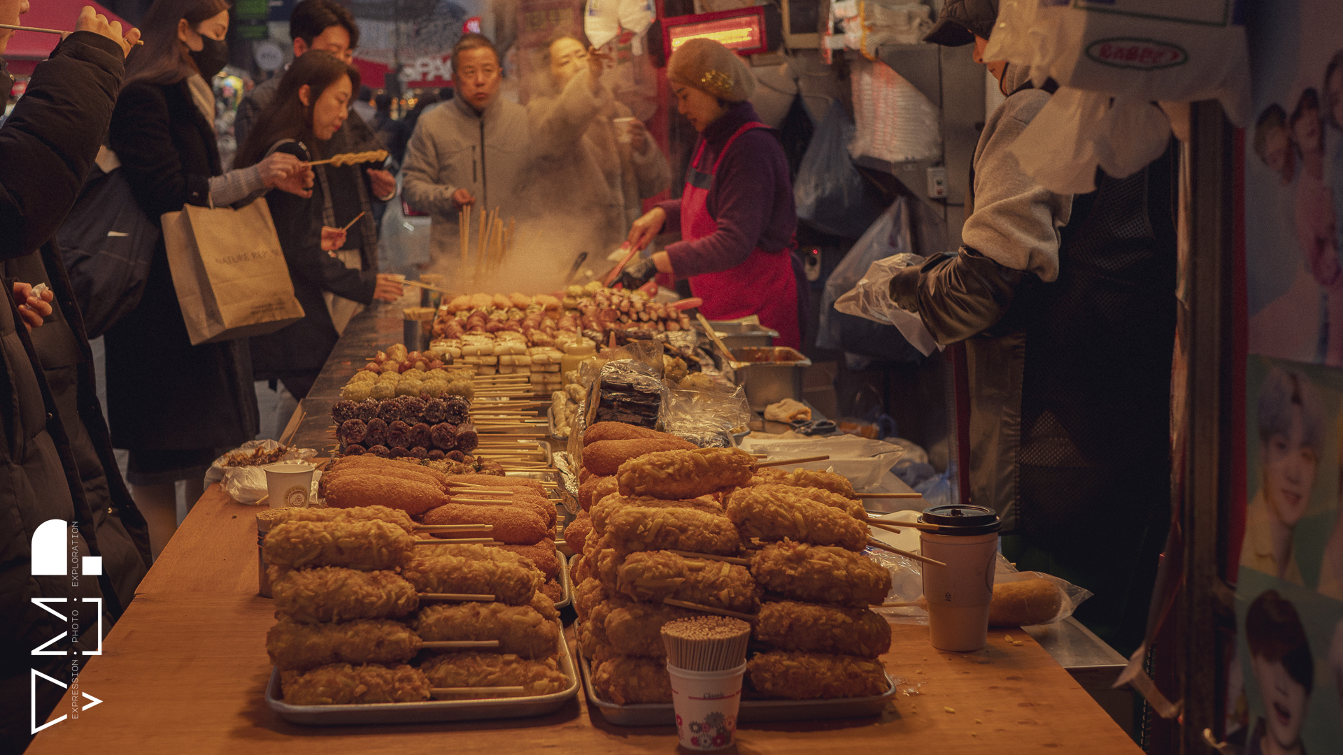 gastronomie coréenne, horangout-street-food-korea, corn dog, tteokbokki, sundae, stand