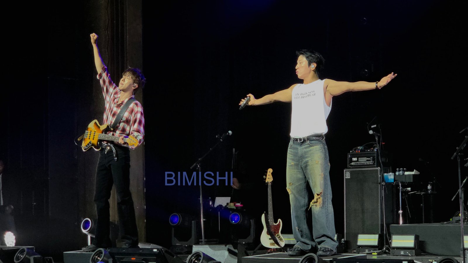 CNBLUE ENFLAMME PARIS CNBLUE ENFLAMME PARIS