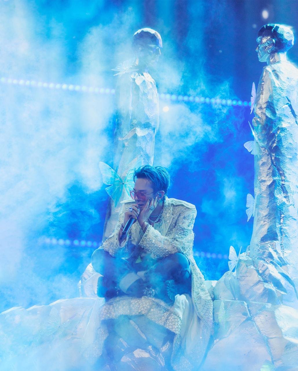 G-DRAGON A PARIS, UBERMENSCH